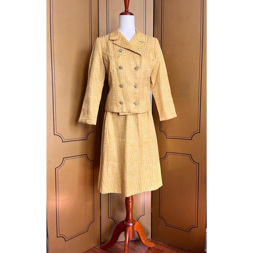 Vintage skirt suit in yellow gold with statement buttons, size M